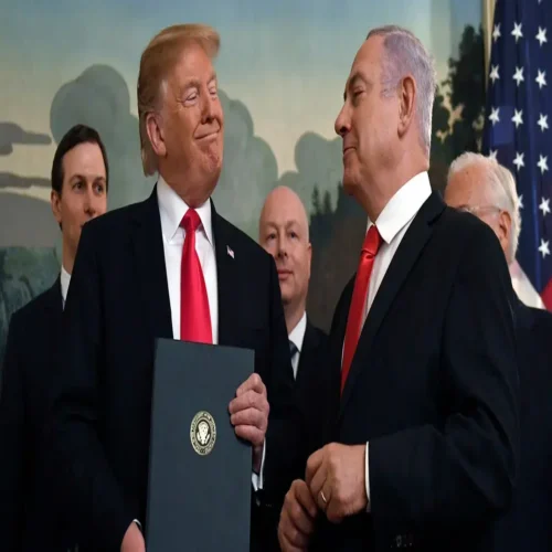 US President Donald Trump signs and hands a proclamation over to Israeli PM Benjamin Netanyahu recognizing Israeli sovereignty over the Golan heights, Mar. 25, 2019.